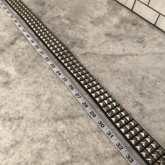 Hot Topic Belt 80s Pyramid Studded Mens XL Black Snap Buckle Punk Goth Emo - Picture 5 of 6